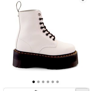 White platform Dr.Martens